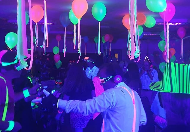 Silent disco kit & equipment rental for events, parties & weddings