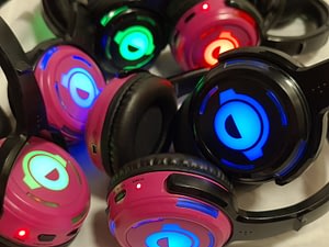 How to alter the silent disco headphone light settings